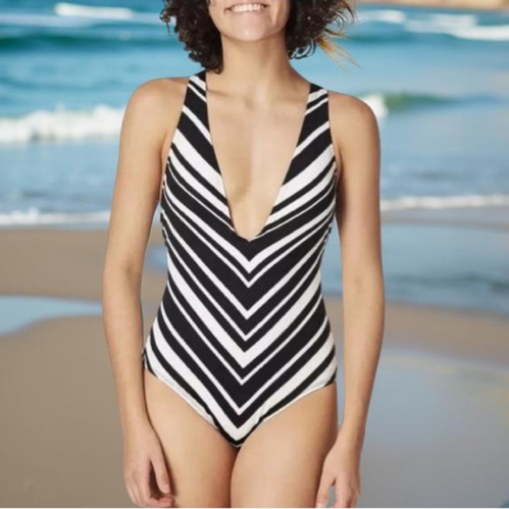 New La Blanca Swimsuit Women's Size 2 Plunge One Piece Black & White Striped NWT